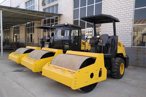 <a href='http://m.woloverlife.xyz' target='_blank'>壓路機(jī)</a>廠家 <a href='http://m.woloverlife.xyz' target='_blank'>壓路機(jī)</a>廠家